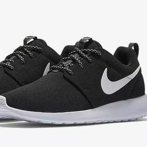 Nike Roshe Run Black White Wmns Size 5 6 6.5 7 7.5